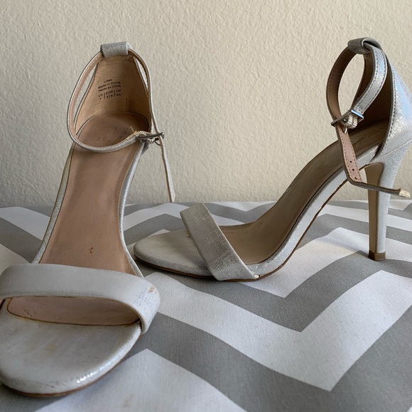 Silver heels - Picture 3 of 3